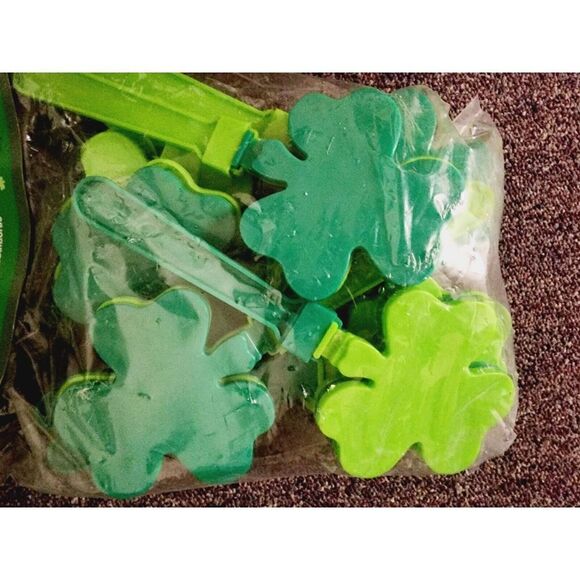 Amscan 12 pc St Patricks Party Noisemakers Shamrock Hand Clappers Party Favors - Picture 2 of 3